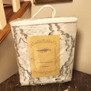 Highgate Manor Full/Queen Size Blanket Gray/White New in Bag